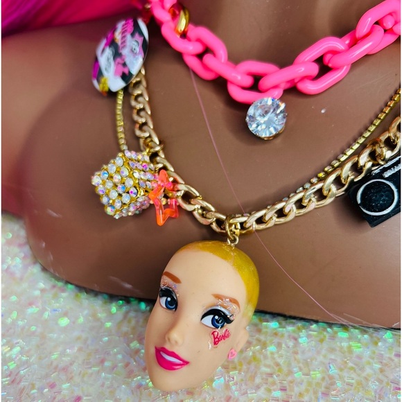 Barbie Necklace - Picture 5 of 10
